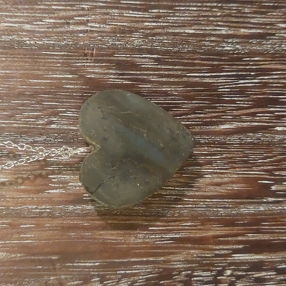Dainty Labradorite Heart Necklace - Picture 5 of 6